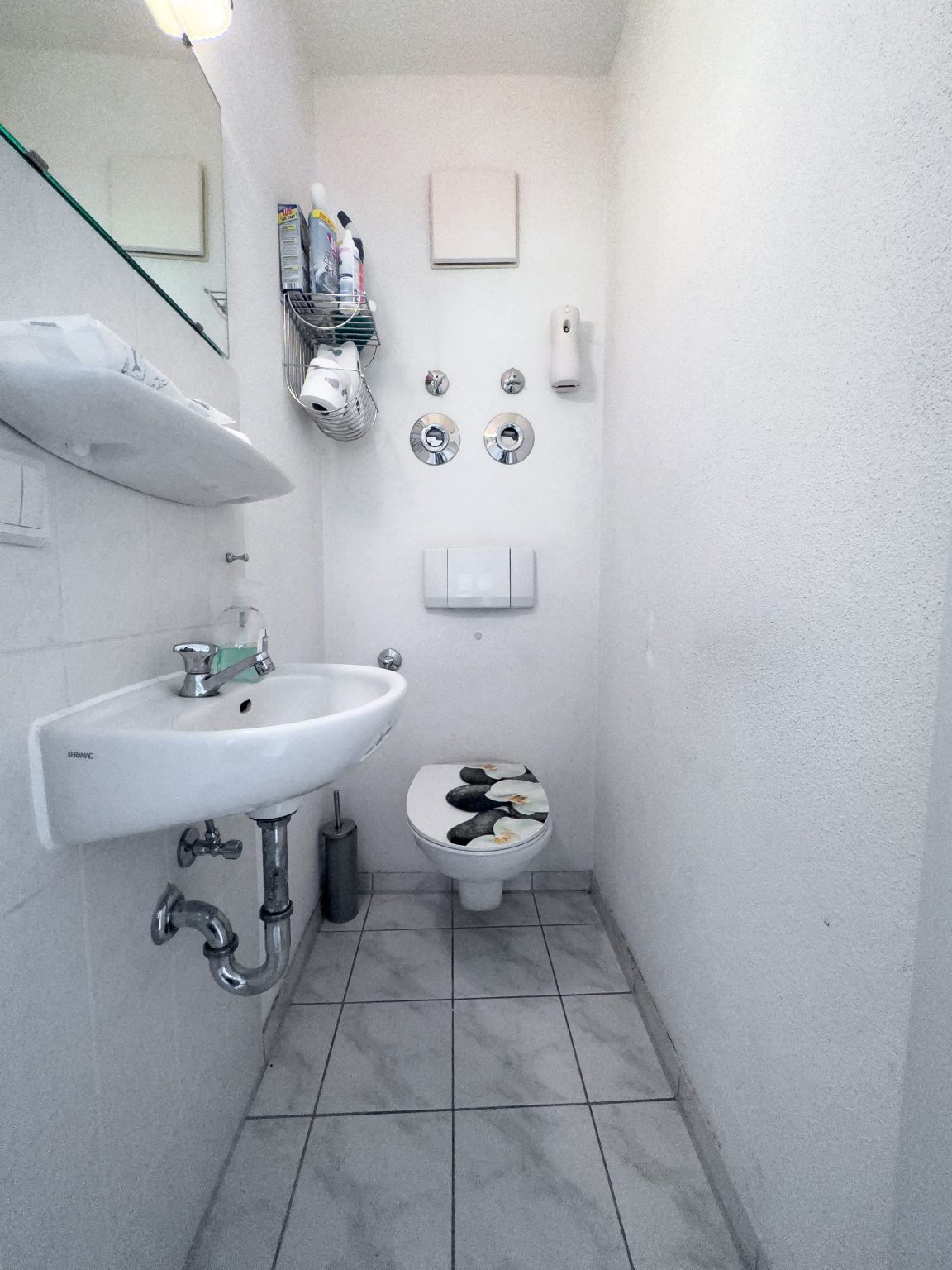 separates WC